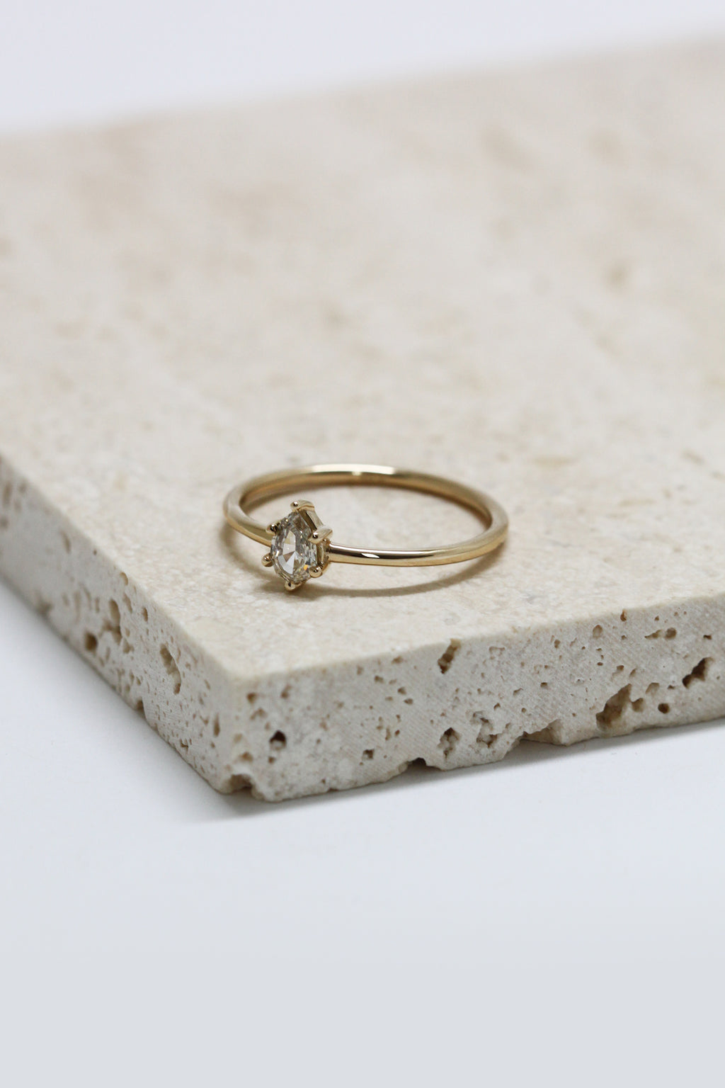 Lily ring - Canadian champagne diamond 0.22ct