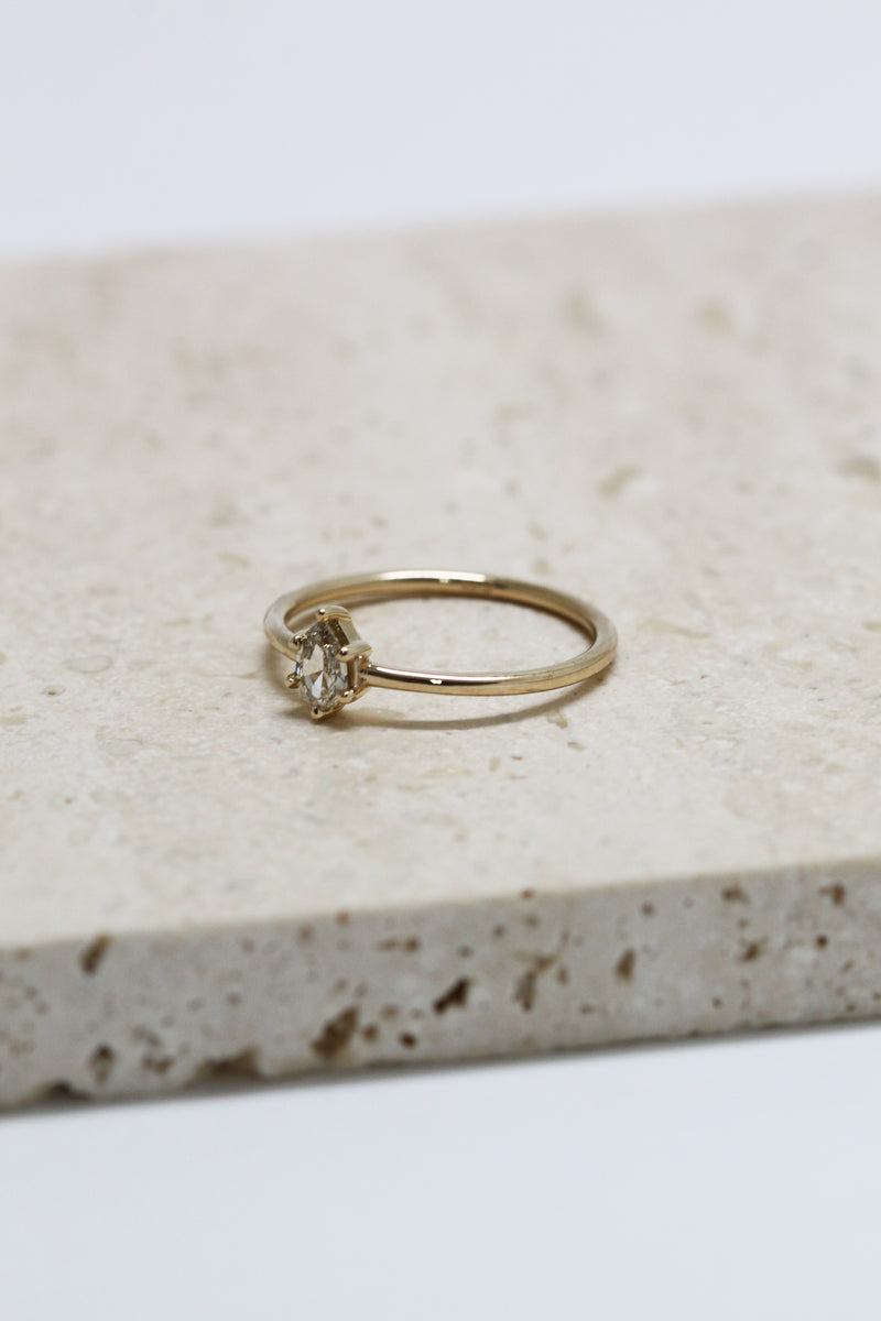 Lily ring - Canadian champagne diamond 0.22ct