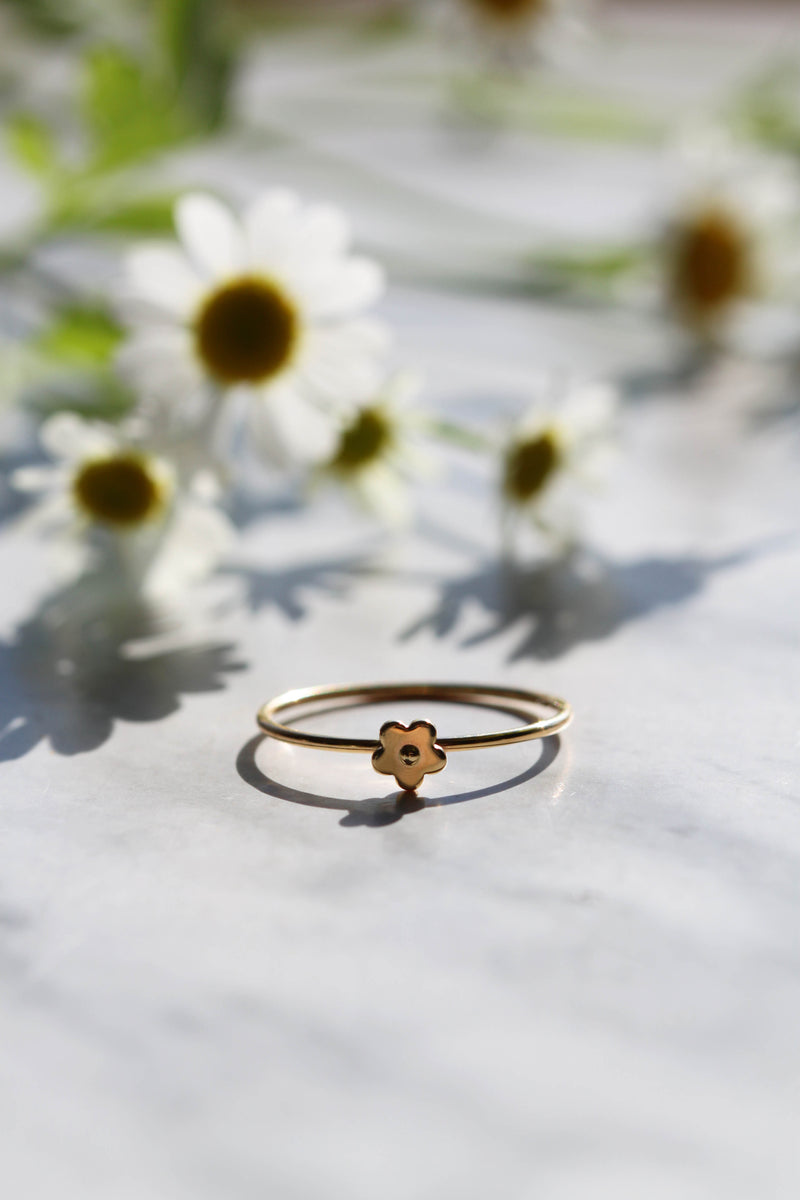 Mini daisy ring // 10k gold