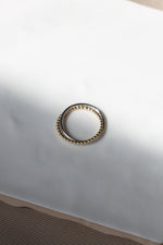 Interlocking ring // 2 tones