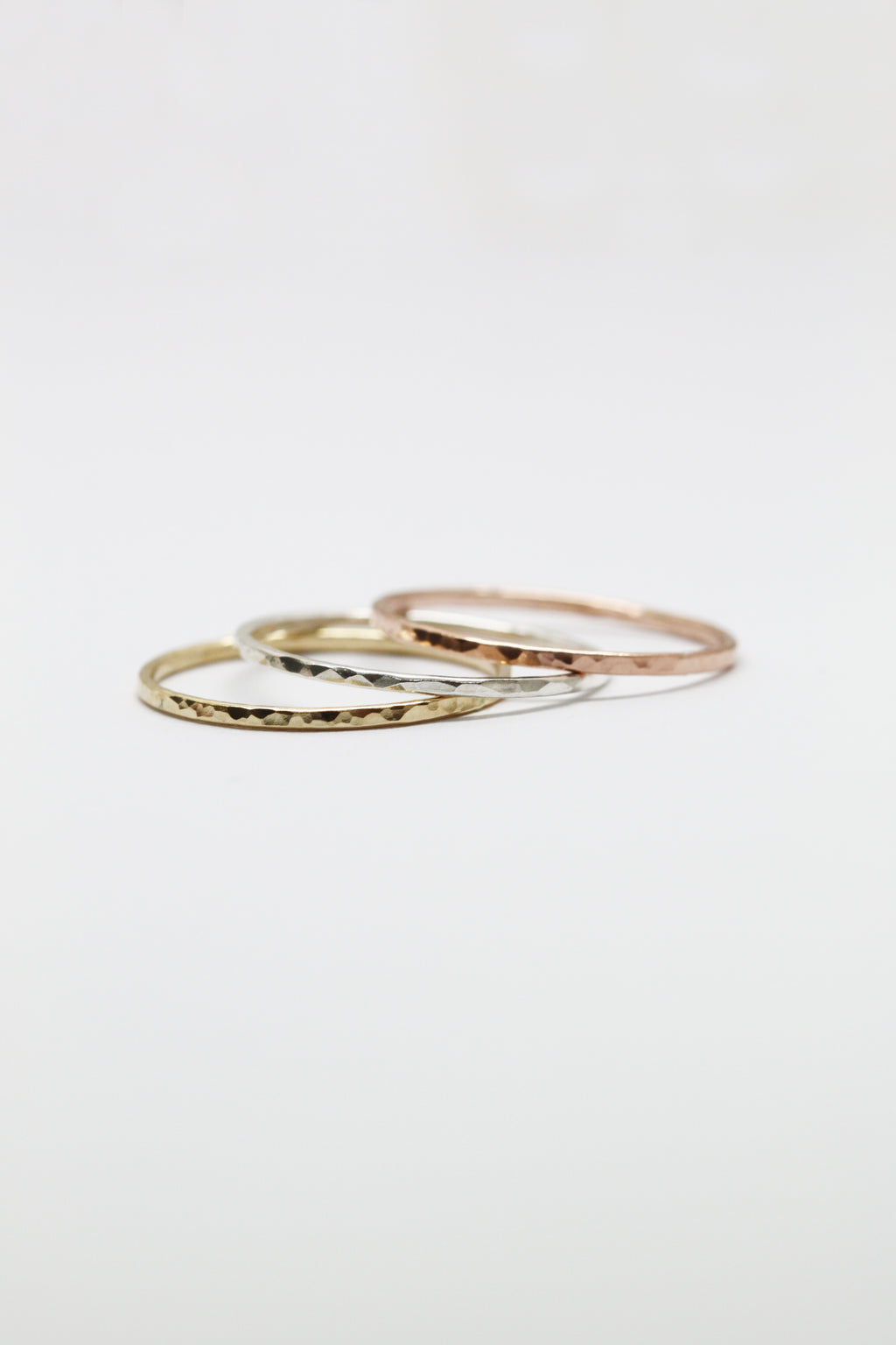 Hammered ring // Yellow gold