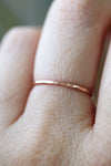 DERNIÈRE CHANCE // Bague ''skinny'' martelée // Or rempli rose 14K