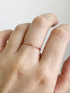 DERNIÈRE CHANCE // Bague ''skinny'' martelée // Or rempli rose 14K