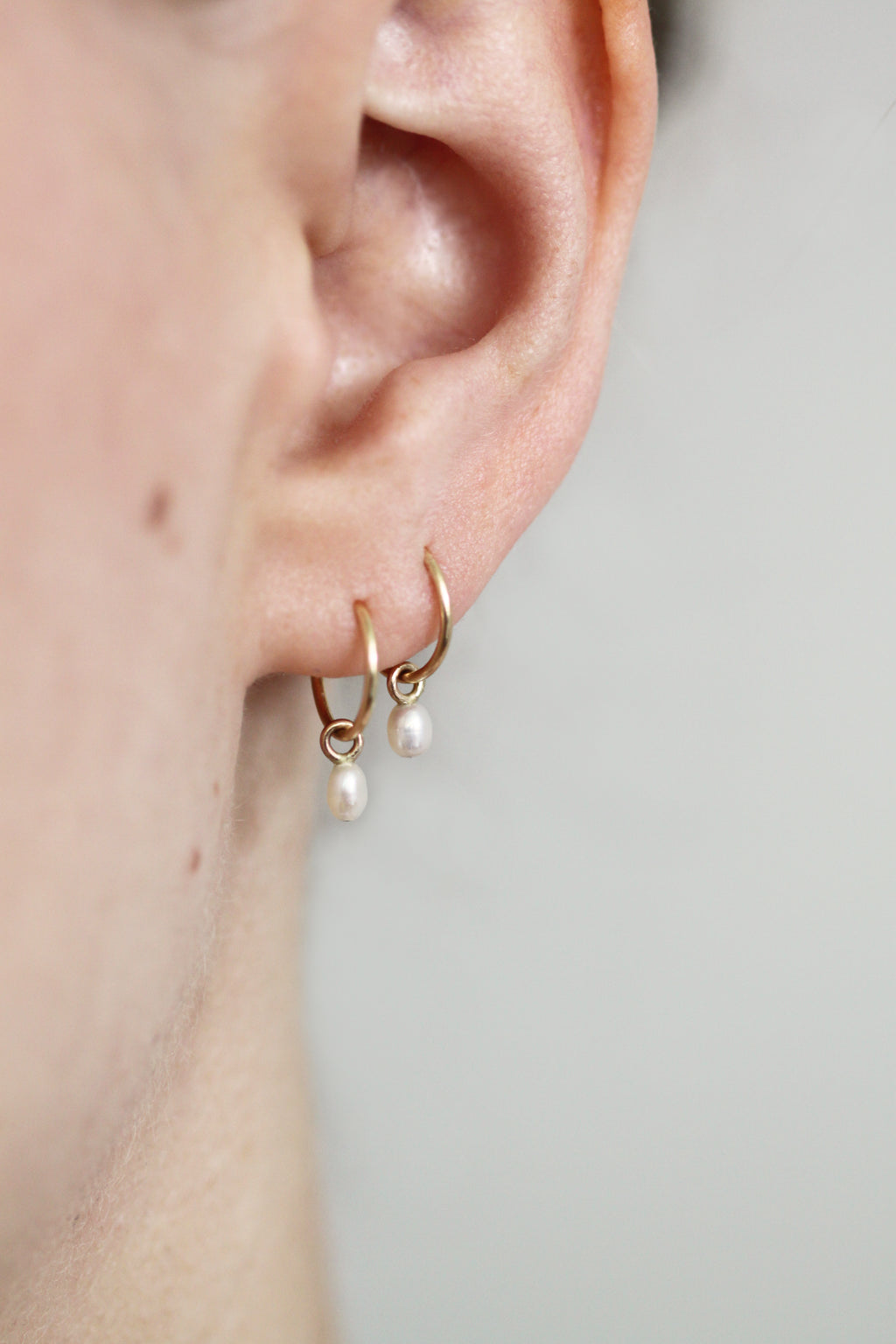 LAST CHANCE // Hoop earrings // 13 mm // 10K Gold + Pearls