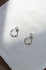 Boucles d'oreilles anneaux boules // Argent