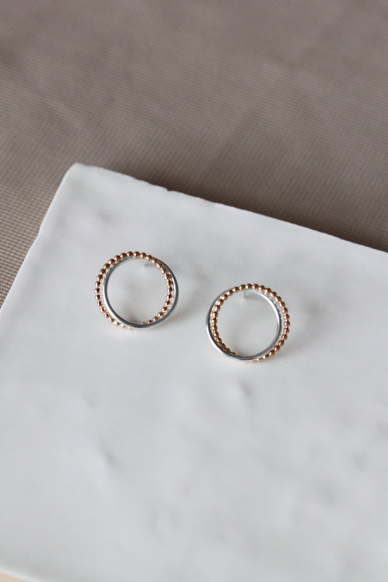 2 tones interlocking hoop earrings