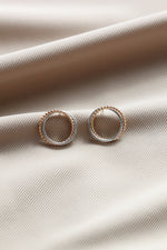 2 tones interlocking hoop earrings