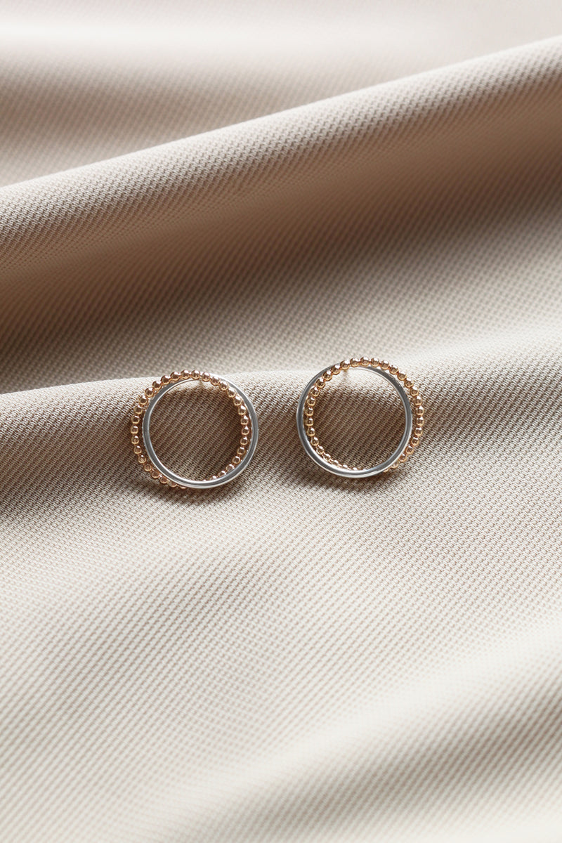 2 tones interlocking hoop earrings