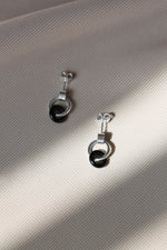 Boucles d'oreilles anneaux + onyx noir // Argent