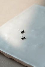 DERNIERS EXEMPLAIRES // Boucles d'oreilles barres + 3 spinelles noir // Argent