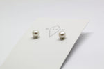 White pearl earrings // 7 mm