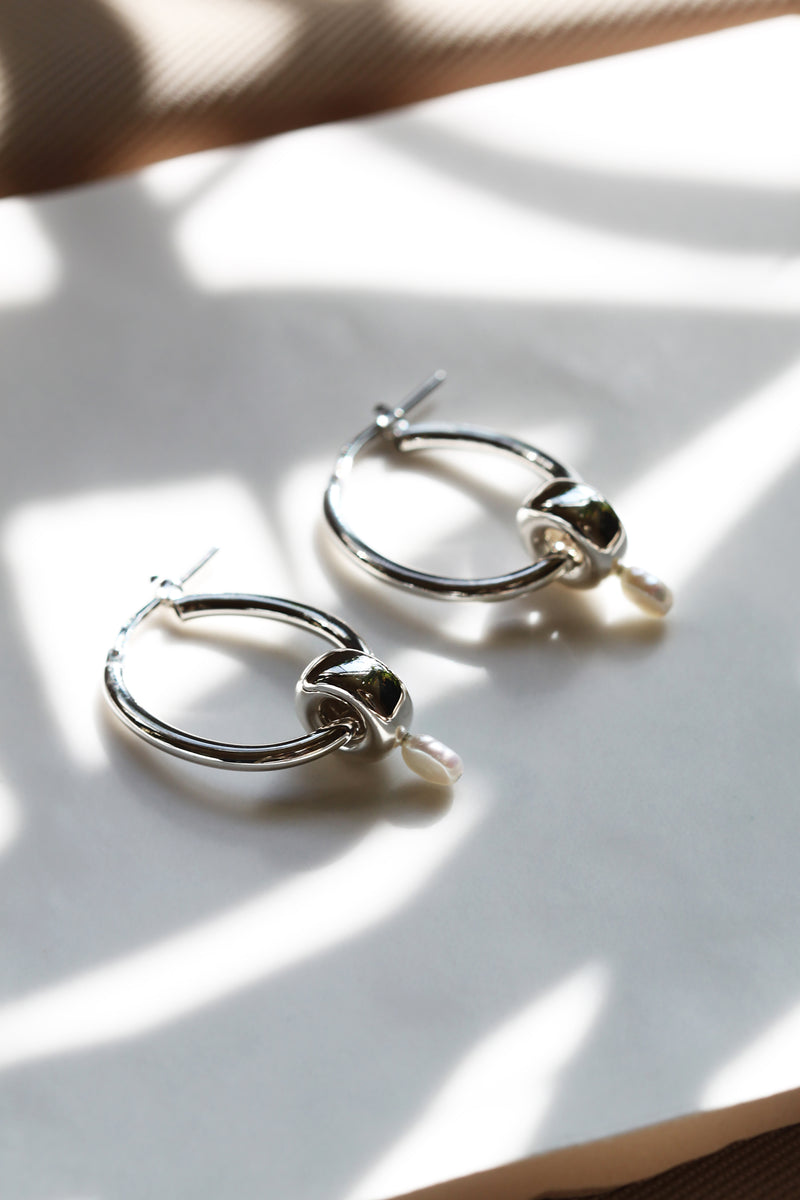 LAST CHANCE // Oval hoop earrings + discs // Silver + Pearls
