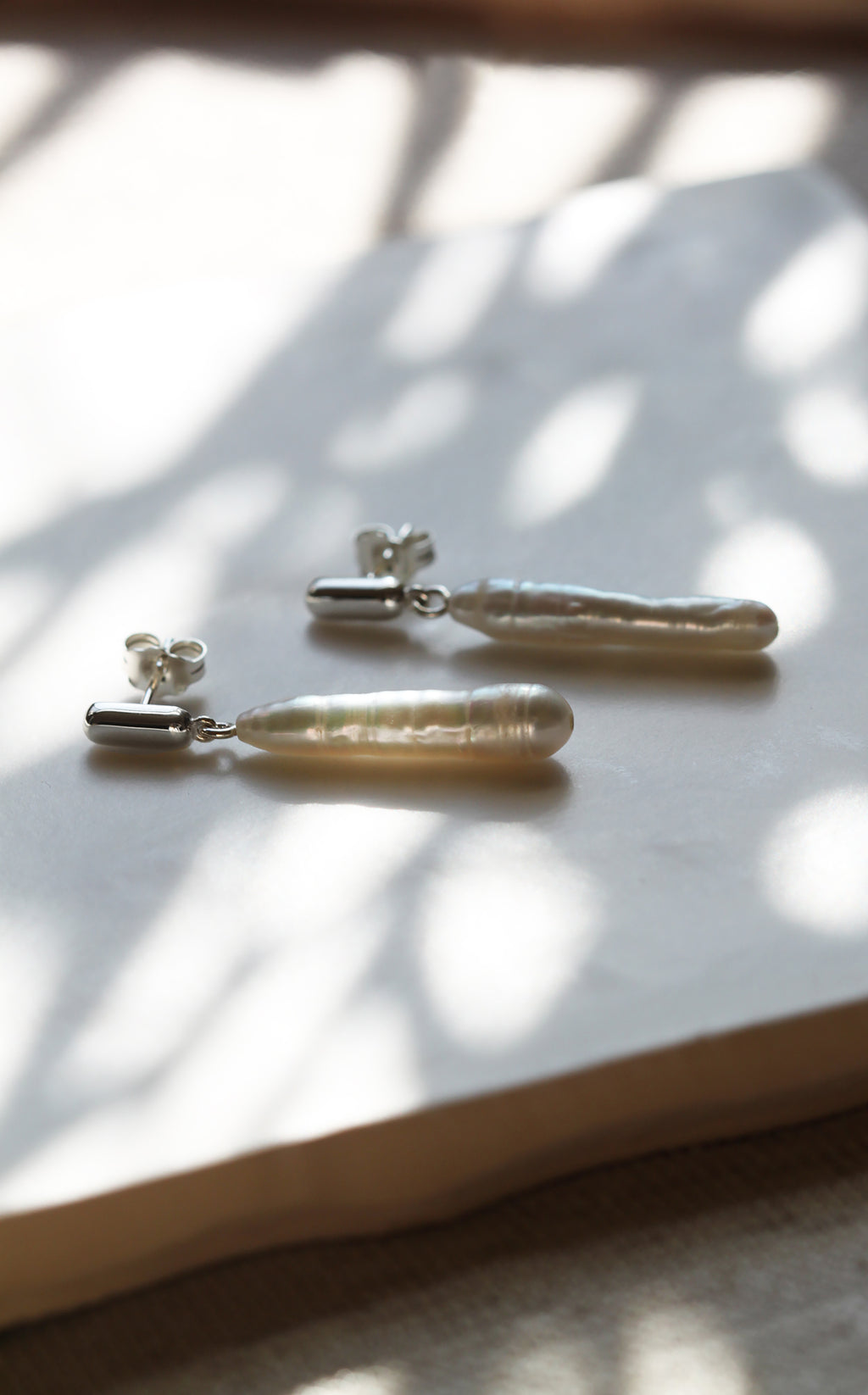 DERNIERS EXEMPLAIRES // Boucles d'oreilles longues perles Biwa // Argent