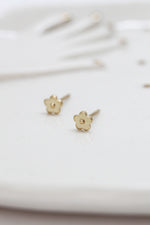 Boucles d'oreilles minis marguerites // Or massif