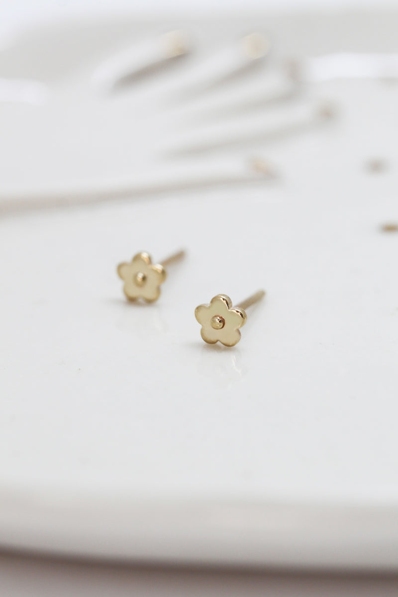 Mini daisies earrings // 10k Gold