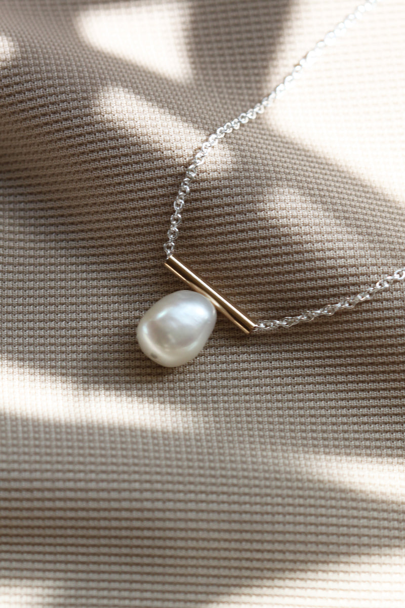 Golden tube necklace + baroque pearl