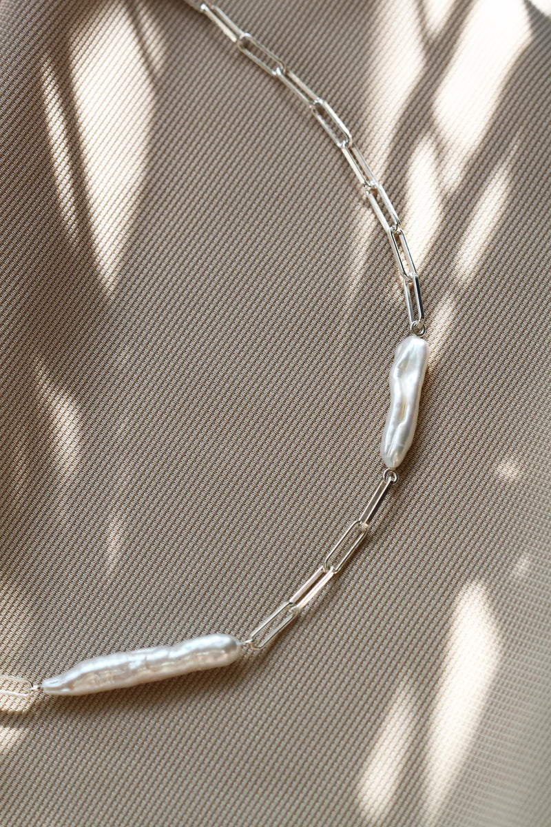 DERNIERS EXEMPLAIRES // Collier chaîne ''paper clip'' + perles Biwa // Argent
