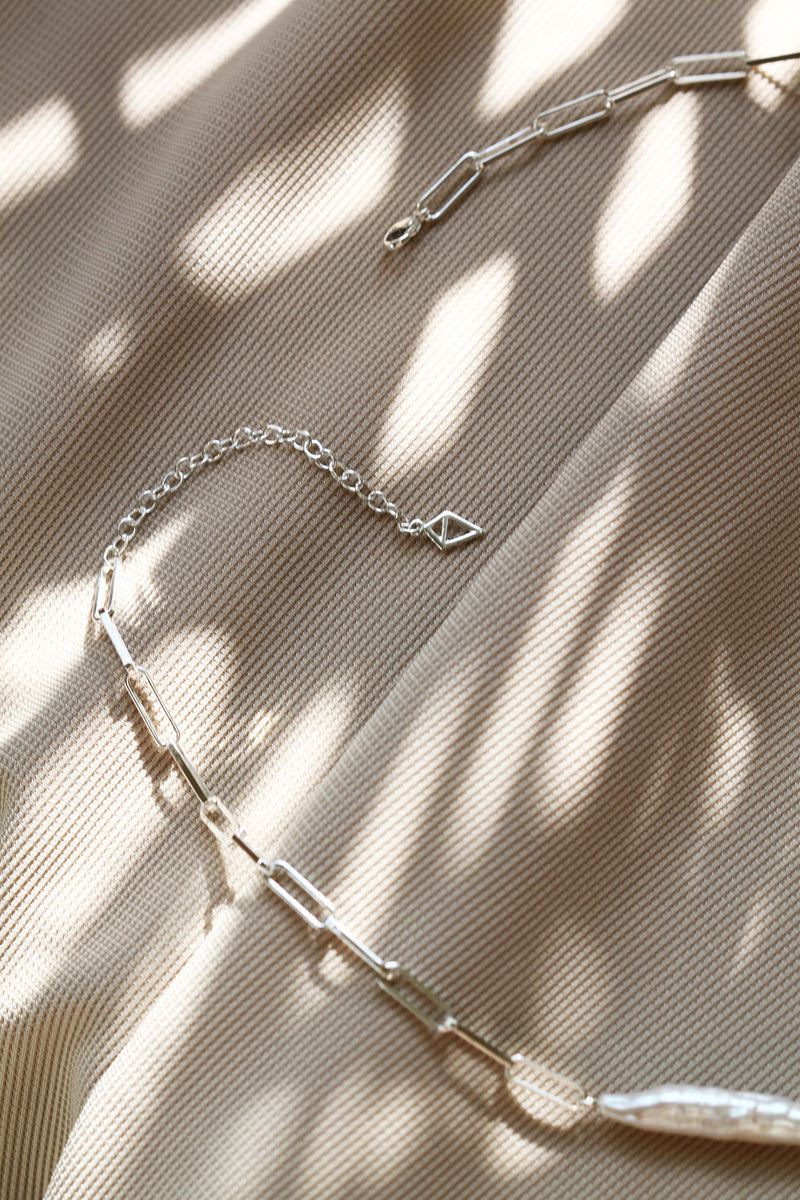 DERNIERS EXEMPLAIRES // Collier chaîne ''paper clip'' + perles Biwa // Argent