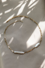 LAST UNITS // Paper clip chain necklace + Biwa pearls // Golden