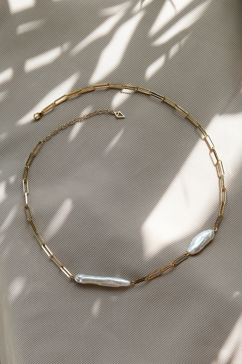 LAST UNITS // Paper clip chain necklace + Biwa pearls // Golden