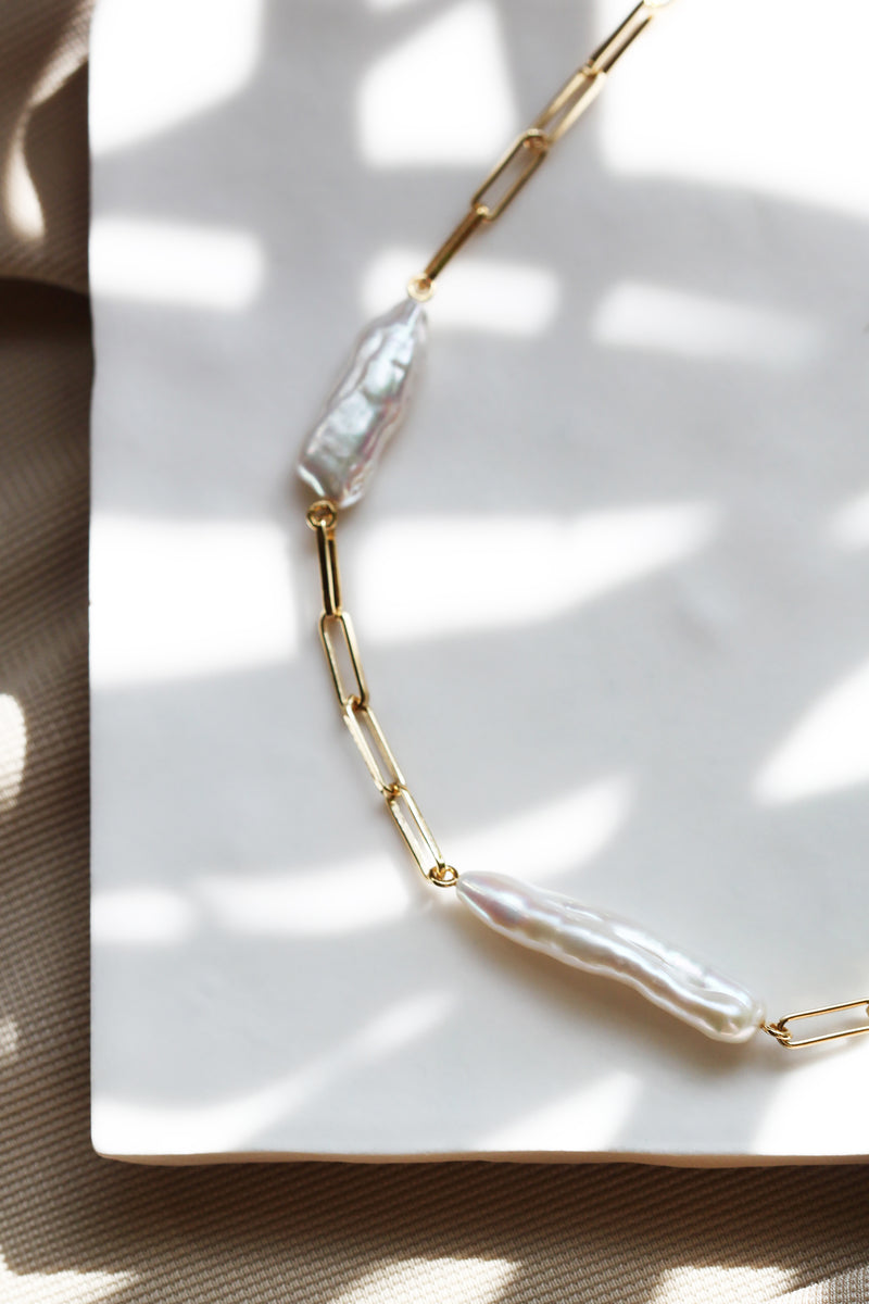 Collier chaîne ''paper clip'' + perles Biwa // Doré