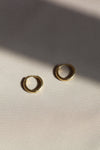 Huggies earrings // 15 mm Gold