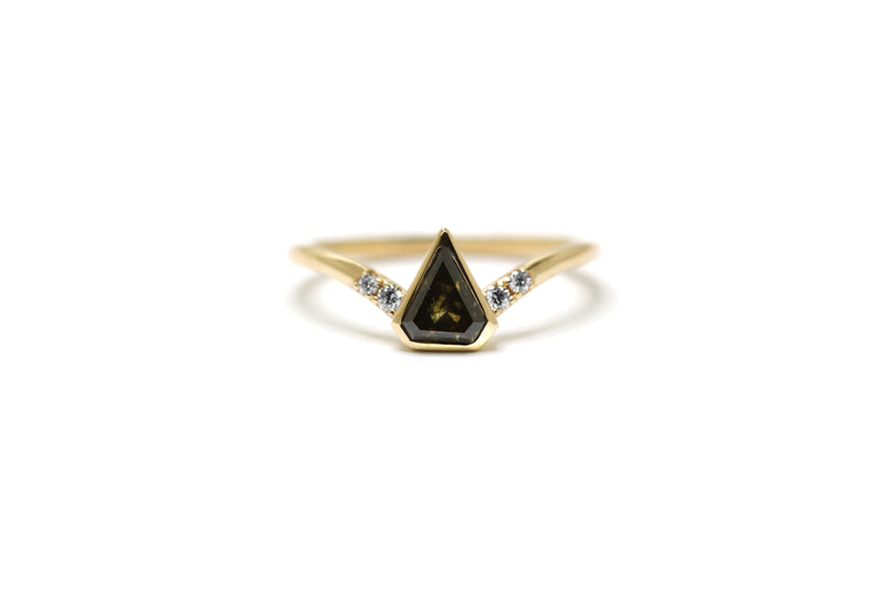 DERNIÈRE CHANCE // Bague diamant olive // Or jaune 14K