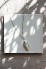 ONLINE EXCLUSIVE - Baroque pearl necklace + golden ball chain