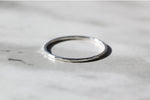 Bague mince martelée // Argent