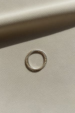 Interlocking ring // 2 tones
