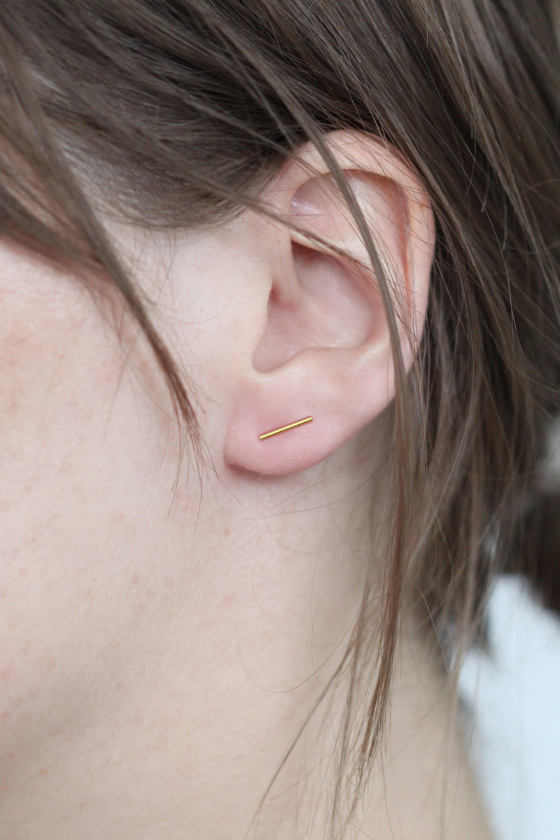 Bar earrings // 10 mm // Golden