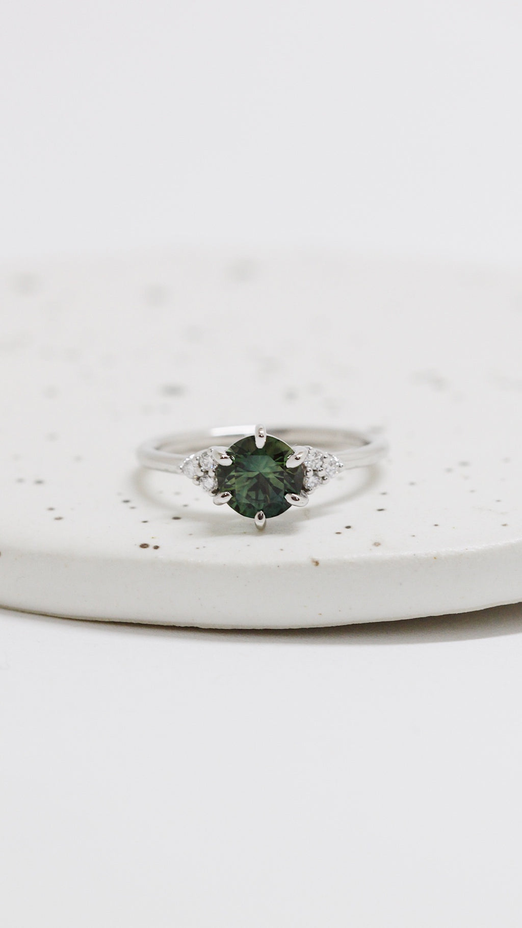 Bague TALIA // Saphir Australien vert 1,02ct