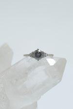 PRÊTE À PARTIR // Bague TALIA // Diamant gris sel et poivre 1,11ct