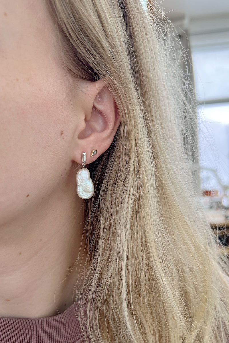 EXCLUSIVITÉ EN LIGNE // Boucles d'oreilles perles Biwa rectangles