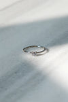 ÉCHANTILLON // Bague solitaire saphir blanc // Or blanc 14K