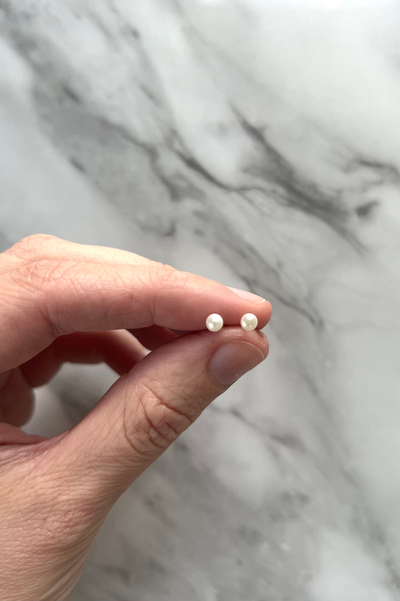 IMPERFECT - 3.5 mm white pearl earrings (mini)